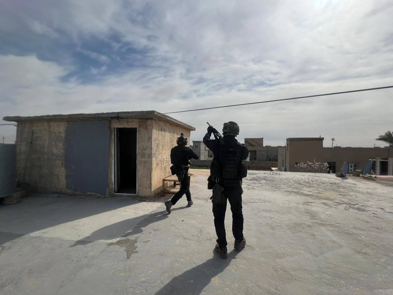 جهاز مكافحة الإرهاب: القبض على 8 إرهابيين بعمليات شملت عدة مناطق (صور)