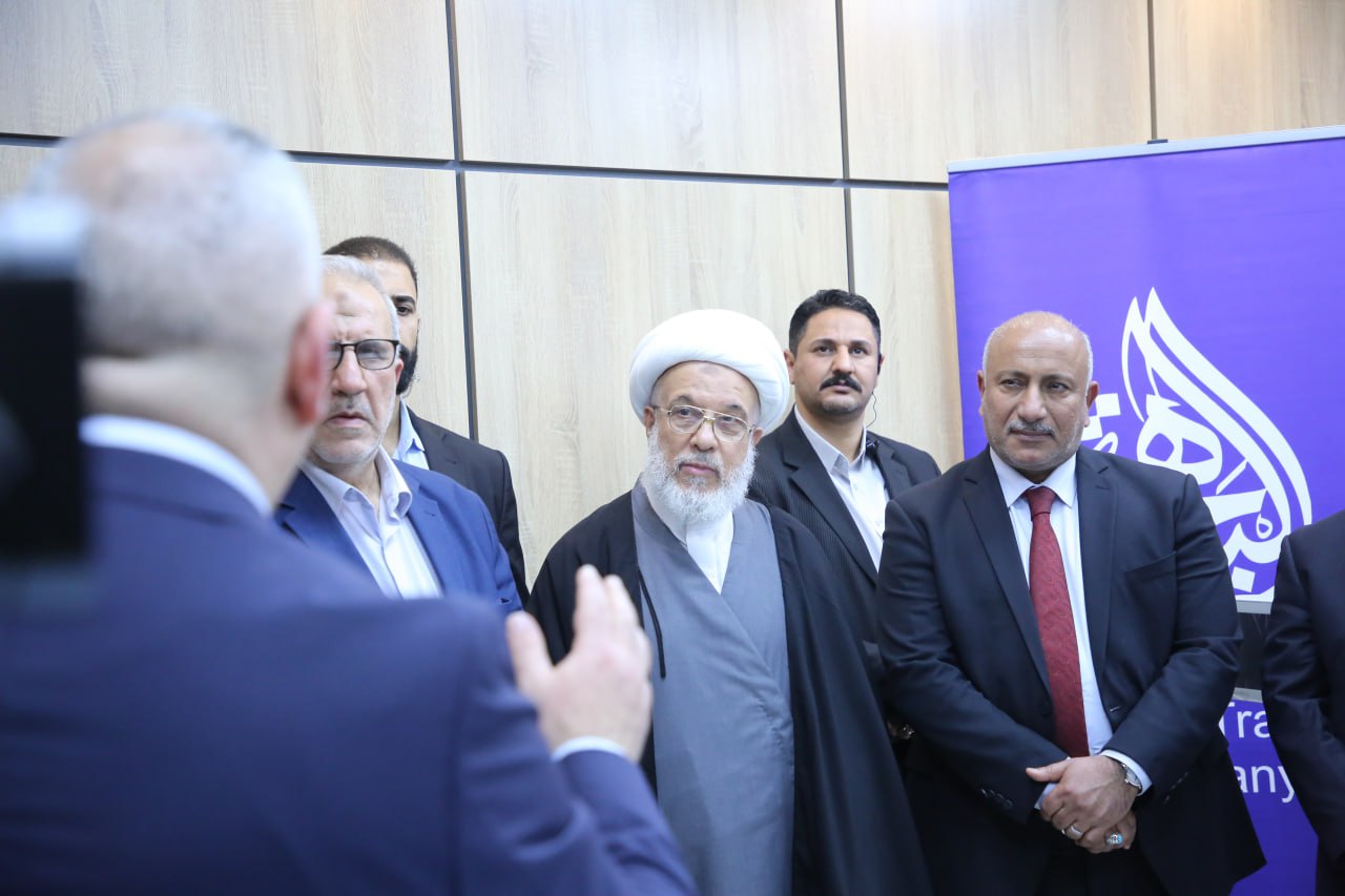 ممثل السيستاني للمرضى في مستشفى لعلاج امراض السرطان: احنه بخدمتكم وكلكم تتدللون (فيديو)