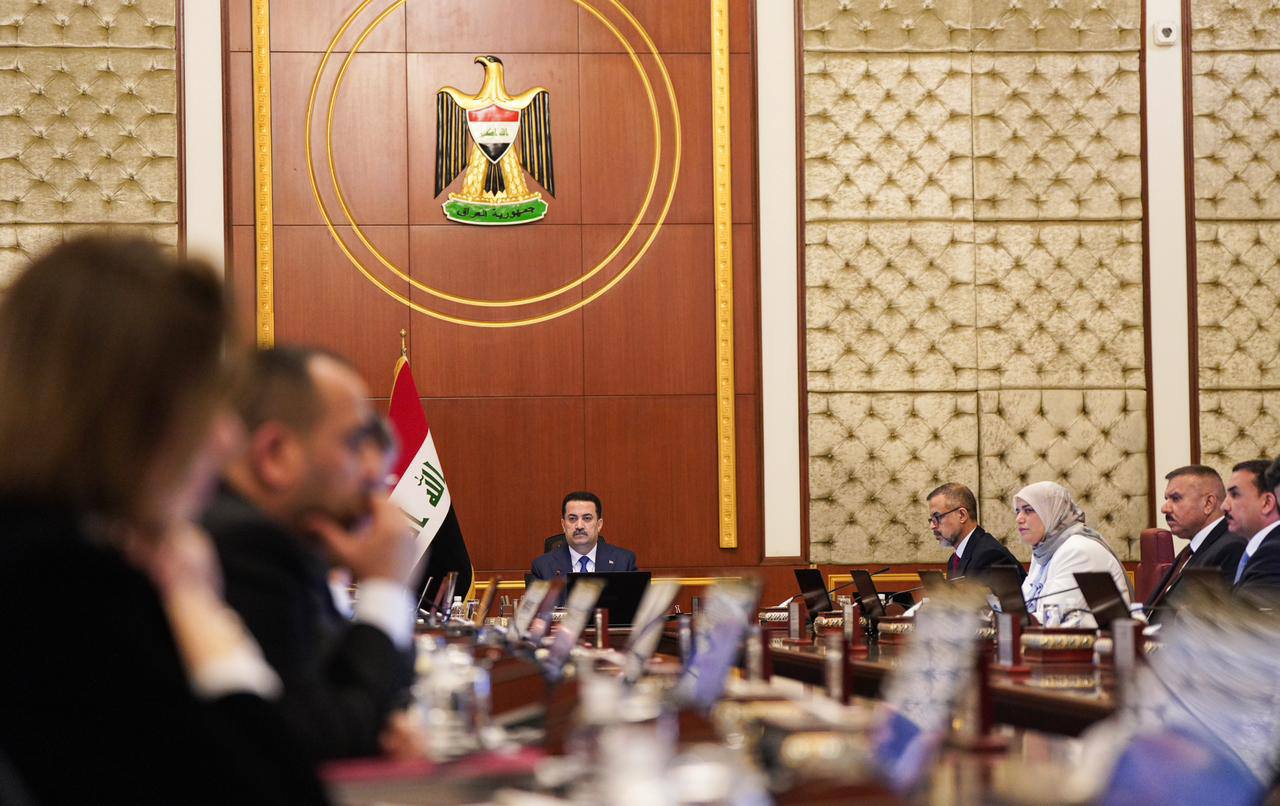 ما تأثير انخفاض أسعار النفط؟ .. تعرف على الايرادات المخطط لها في الموازنة "الثلاثية" للعراق