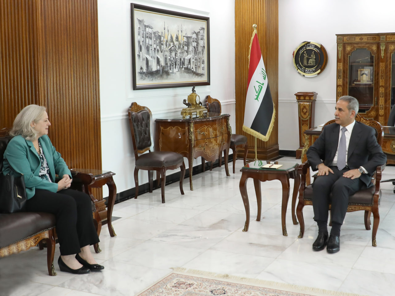 زيدان ورومانوسكي يبحثان دعوة القضاء للمشاركة بورش العمل التي ينظمها المعهد الدولي