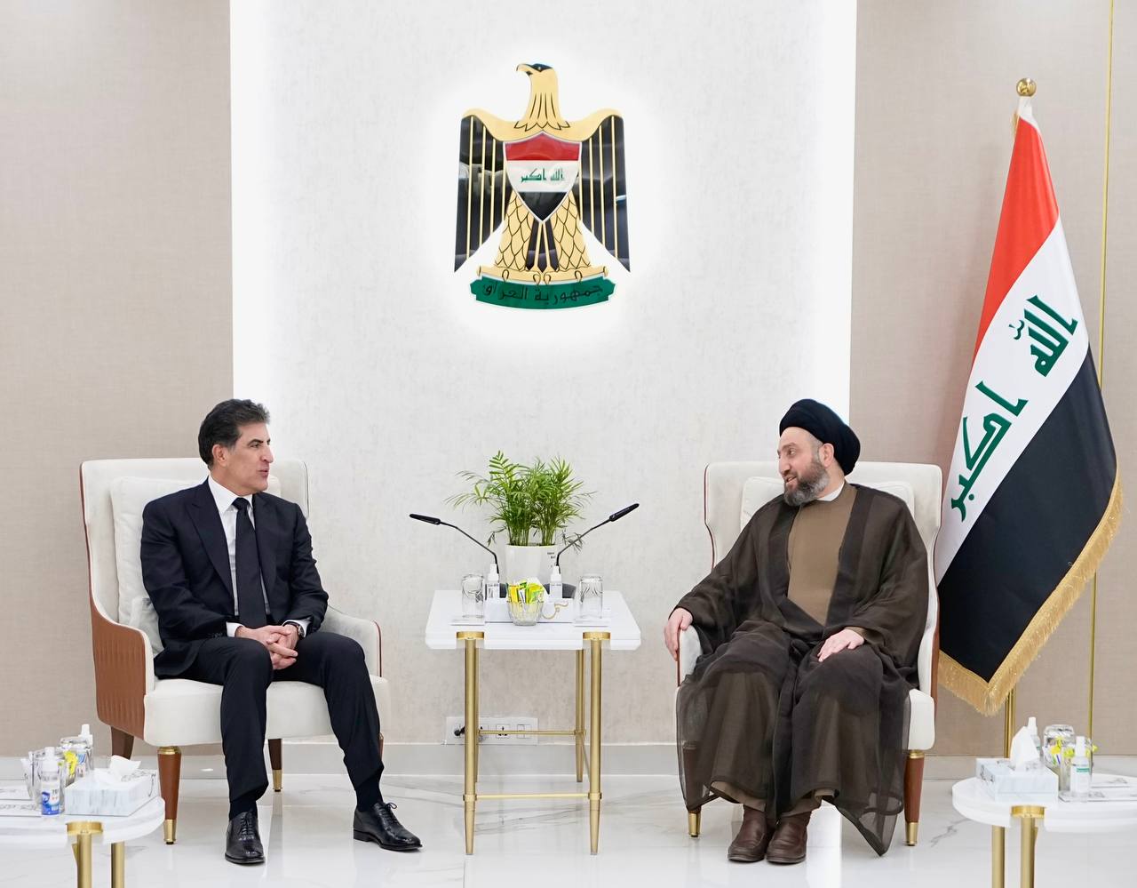 بارزاني يبحث مع الحكيم الاتفاق النفطي بين بغداد واربيل وحل القضايا العالقة بين الطرفين