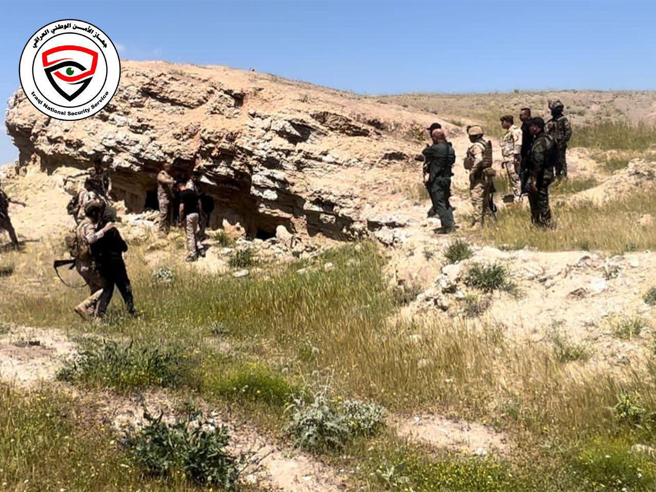 في 3 محافظات.. العثور على مضافات لـ"داعش" تحتوي عبوات وأحزمة ناسفة معدة للتفجير (صور)