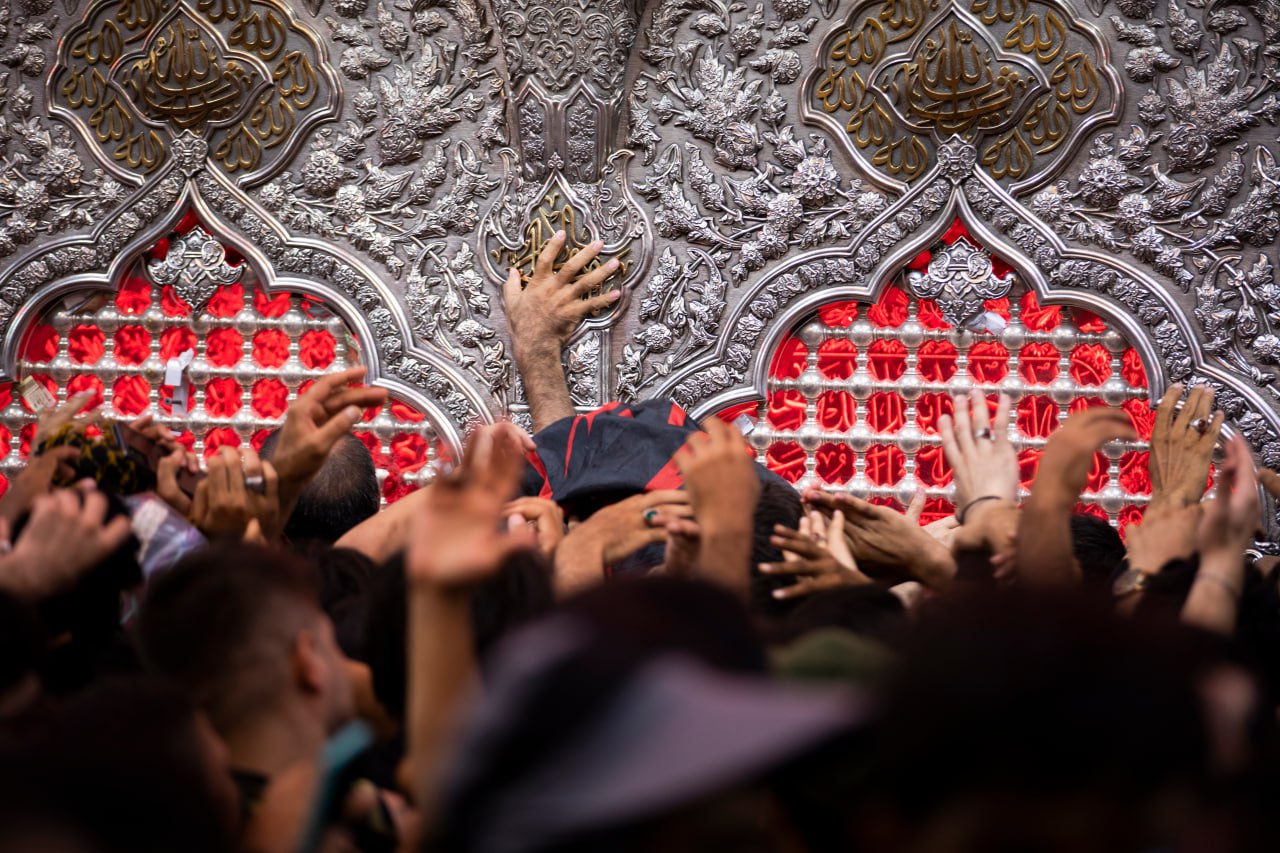 صور حصرية.. ظهيرة يوم الاربعين من داخل الصحن الحسيني الشريف