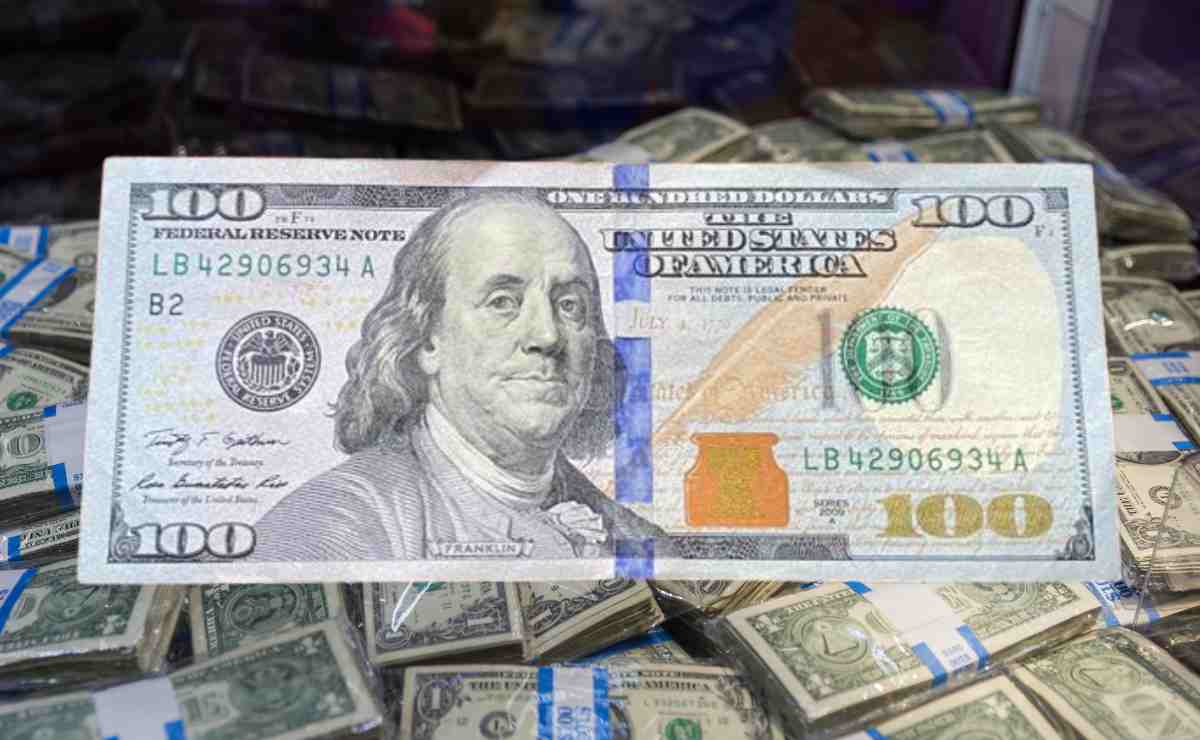 الدولار يجن جنونه بالاسواق.. ارتفاع مستمر بأسعار الصرف في العراق