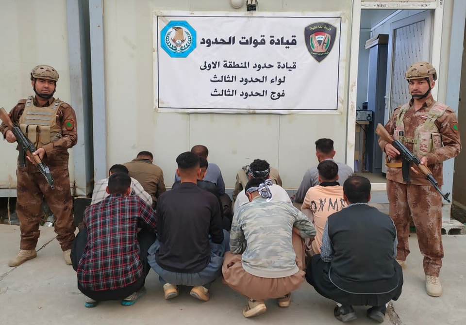 القبض على 12 متسللاً أجنبياً حاولوا اجتياز الحدود بطريقة غير شرعية في السليمانية