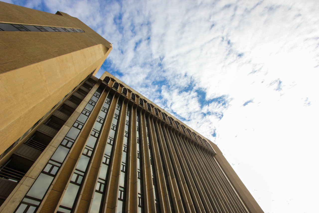 التعليم تعلن إطلاق التقديم إلى المنحة المجانية للتخصصات الطبية