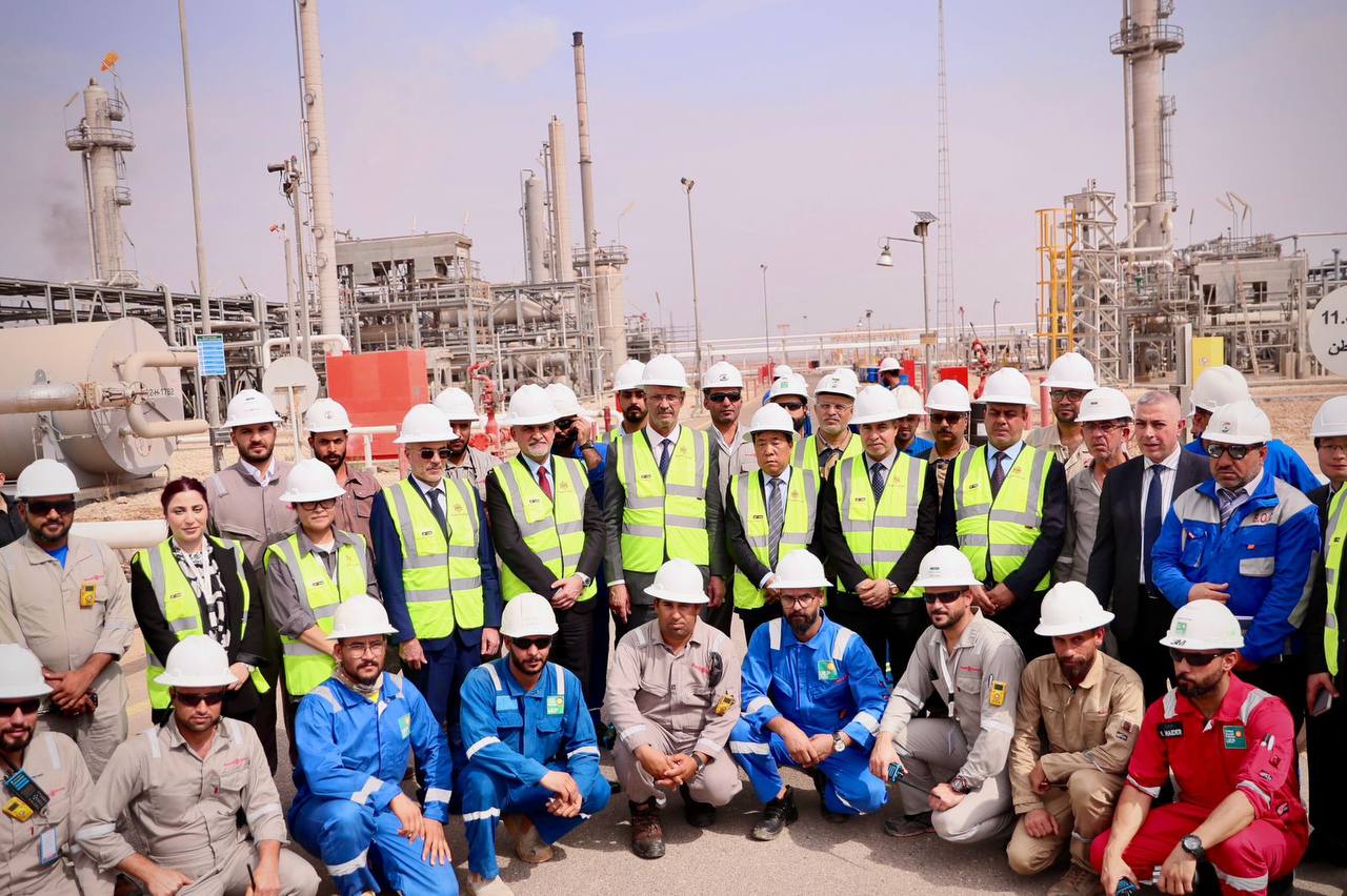 وزير النفط من البصرة: نخطط لرفع الطاقة الانتاجية لحقل السيبة الغازي من 60 الى 100 مقمق