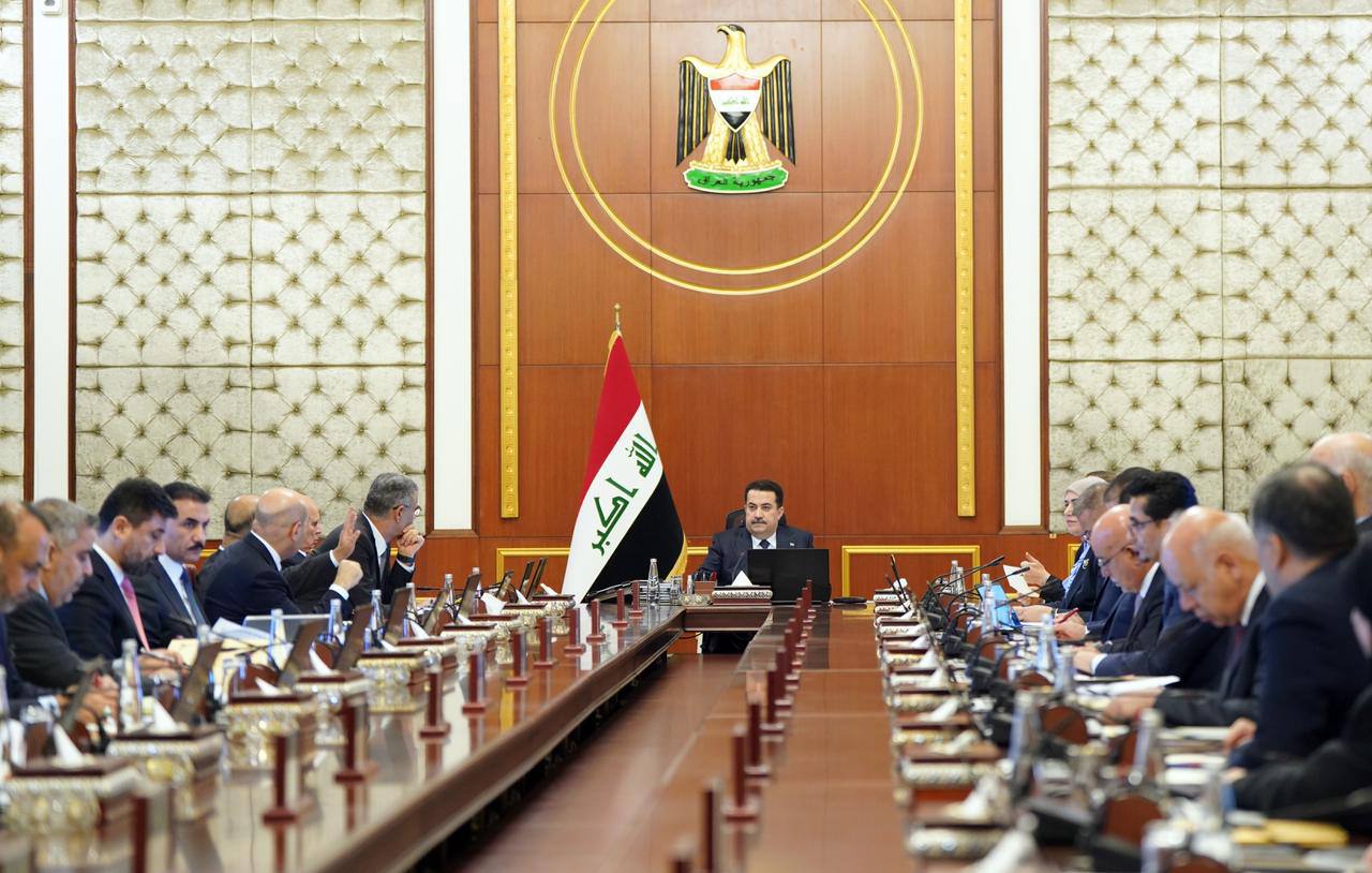 الحكومة العراقية تتخذ جملة قرارات تخص المطارات والدولار والمديرين العامين