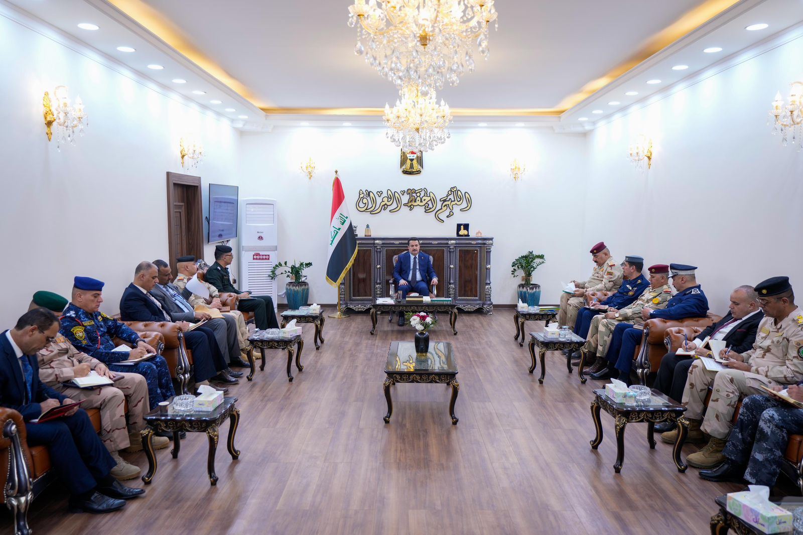 السوداني يترأس اجتماعاً للقيادات الأمنية والعسكرية في ذي قار