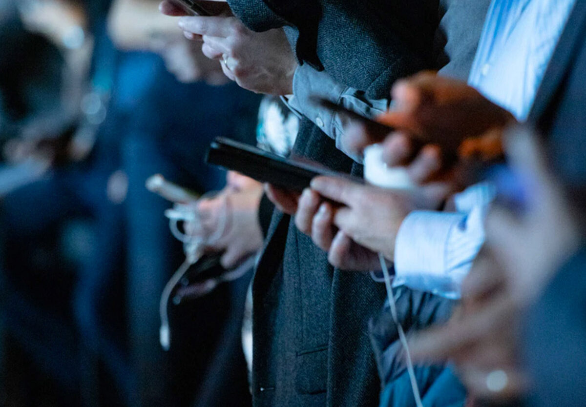 "السوشل ميديا" وصناعة التفاهة