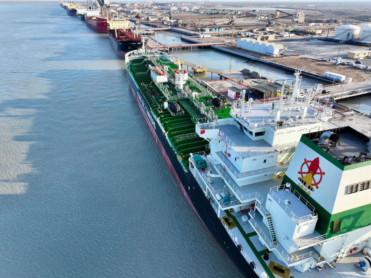 أسعار النفط تعود للارتفاع وبرنت فوق 90 دولاراً