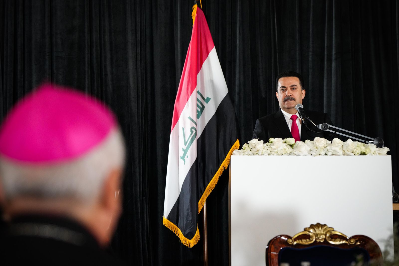 خلال لقائه الجالية العراقية بالمركز الكلداني.. السوداني: الدولة حامية للتنوع الثري في أطياف العراق