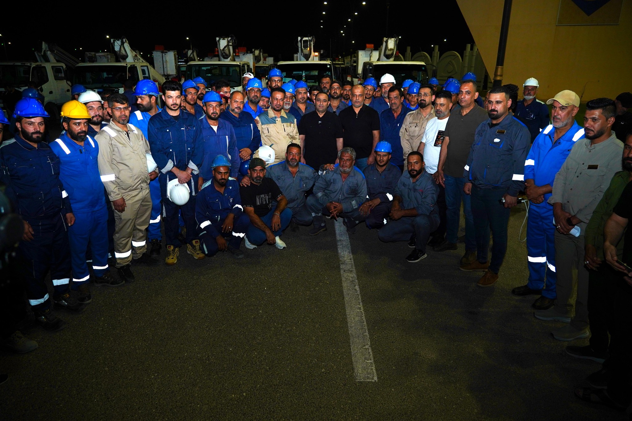 لتأمين الطاقة.. وزير الكهرباء يرسل عجلات صيانة ورافعات إنارة برفقة 55 مهندساً إلى كربلاء