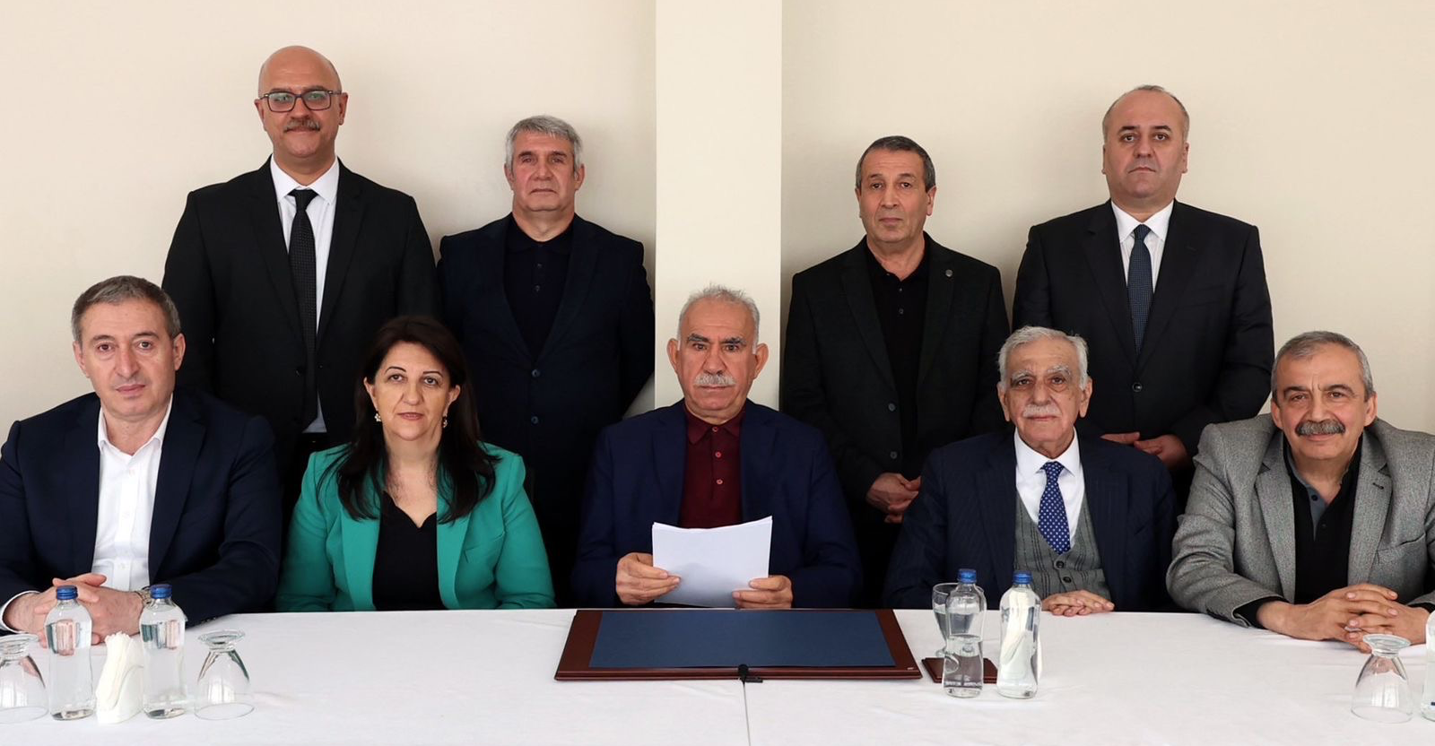 رسالة تاريخية.. أوجلان يدعو لحل حزب العمال الكردستاني