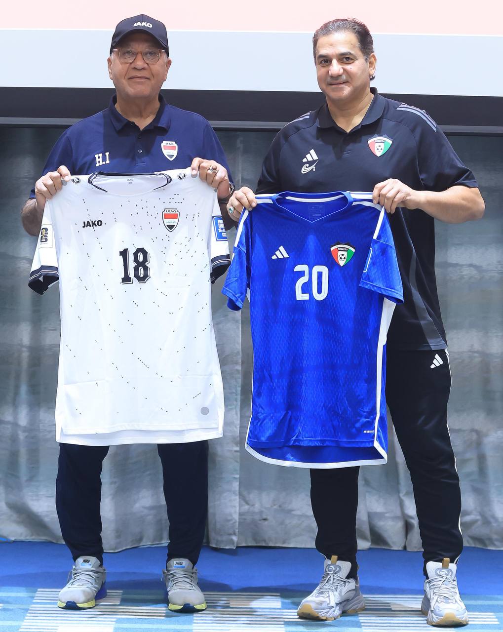 أسود الرافدين بالطقم الأبيض في مواجهة الأزرق الكويتي