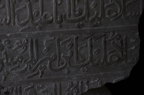 العثور على قطعة أثرية تعود إلى ما يقارب 250 عاما في كربلاء ( تقرير مصور)