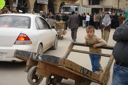 عائلات عراقية في كربلاء تمتهن الفقر وليس لها ضمانات (تحقيق مع الصور )