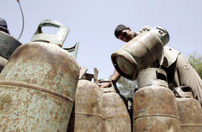 المشتقات النفطية في كربلاء تنفي التحفظ على 6000 اسطوانة غاز وتؤكد وصول 15000 الف اسطوانة جديدة