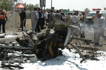 صور من الانفجارين الذين وقعا في كربلاء ظهر اليوم مع الحصيلة الاولية لعدد الشهداء والجرحى
