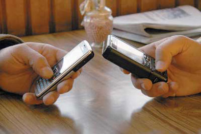 سوء استخدام جهاز الموبايل بين الهواية والضرورة