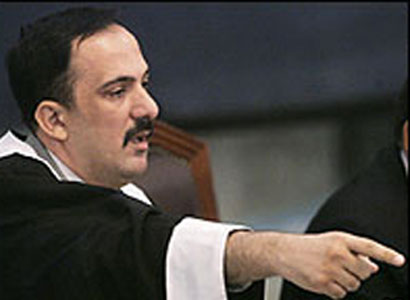 المحكمة الجنائية العليا تسقط التهم عن العريبي وتقرر إعادته للخدمة