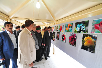 معرض فوتوغرافي للزهور تقيمه شركة هاييتي ديجتل وتحتضنه العتبة الحسينية وسط كربلاء