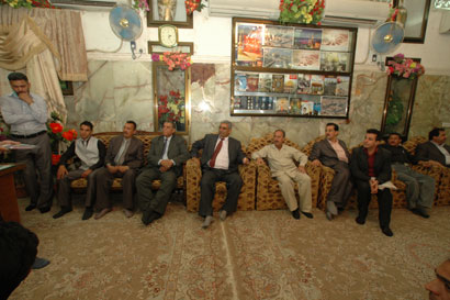 وفد من اتحاد الصحفيين العراقيين يزور العتبة الحسينية ويطلع على واقع العمل الصحافي فيها