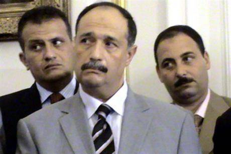 السفير المصري يزور مرقد الامام الحسين واخيه العباس (عليهما السلام) في كربلاء