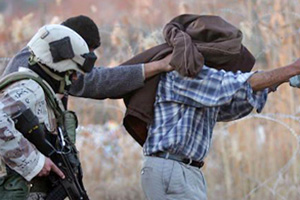 القبض على مجموعة ارهابية ينتسب بعضها الى حماية احد المسؤولين الكبار في الدولة