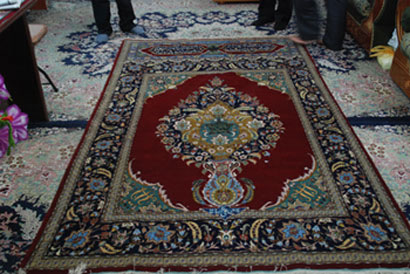 العتبة الحسينية تسترجع سجادتين نادرتين فقدتا ابان انتفاضة 1991