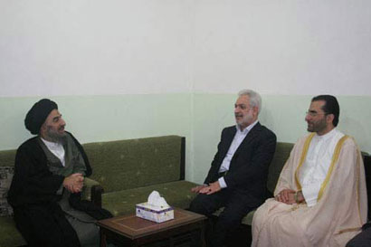 وفد من ائتلاف دولة القانون يترأسه علي الأديب يزور المرجع المدرسي في مقره بكربلاء