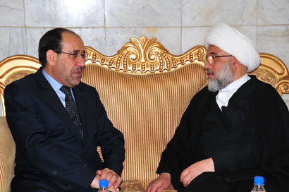 المالكي يزور العتبة الحسينية المقدسة ويؤدي مراسيم زيارة مرقد الامام الحسين (عليه السلام) (تقرير مصور )