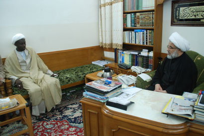 وفد من غينيا  يزور العتبة الحسينية المقدسة ويلتقي بأمينها العام ويؤكد وجود أكثر من سبعه مليون شيعياً في بلاده