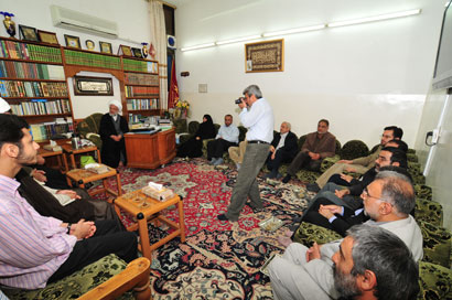 وفد من مجلس الشورى الإيراني يصل مدينة كربلاء للقاء المسؤولين العراقيين