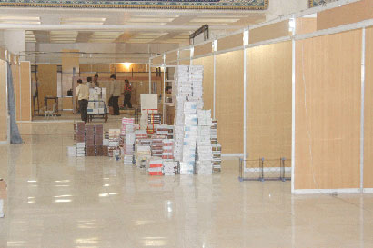 مشاركة واسعة للعتبات المقدسة في المعرض الدولي للكتاب الذي سيفتتح يوم غد في  طهران (تقرير مصور)