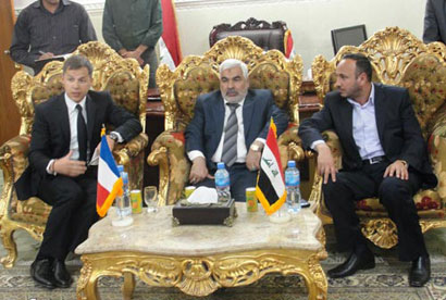 السفير الفرنسي يزور كربلاء ويعلن أن العراق أصبح اليوم نموذجا ديمقراطيا باستطاعته ان يدرس العالم الديمقراطية