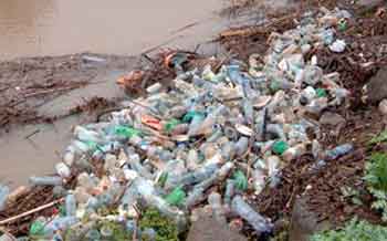 الكوت تشهد تظاهرة حاشدة تنديدا بالقاذورات المتراكمة في نهر دجلة