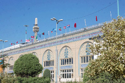 الأمن الإيراني  يغلق الجناح المصري في معرض الكتاب الدولي بسبب عرضه موسوعة عن (الخليج العربي)