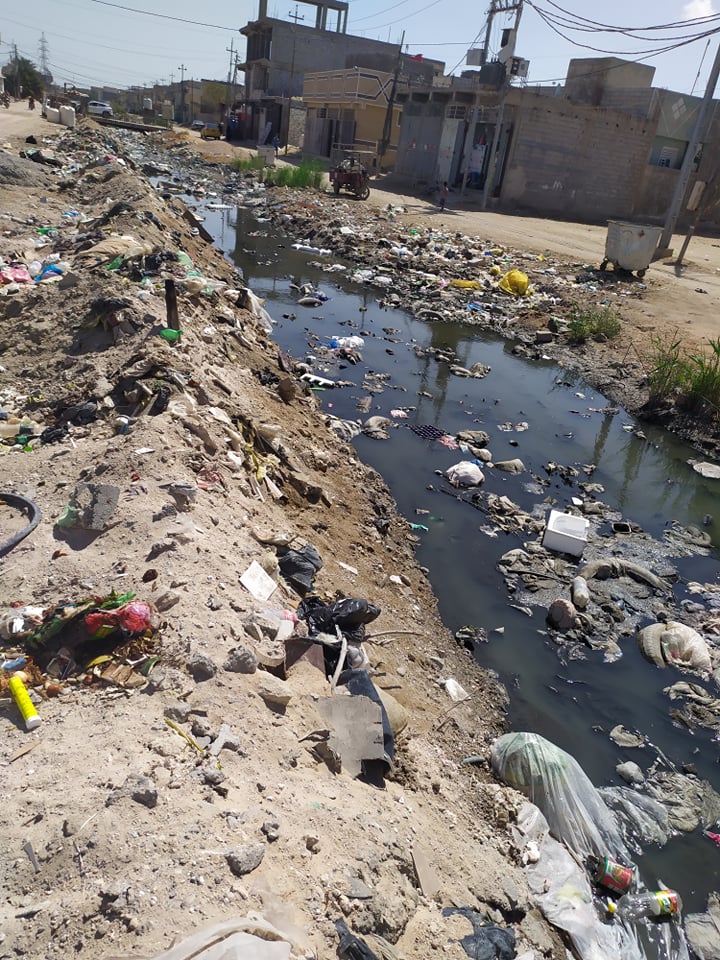 بالصور :منطقة بكربلاء تطالب الاستغاثة خوفا من التلوث وانتشار فايروس كورونا