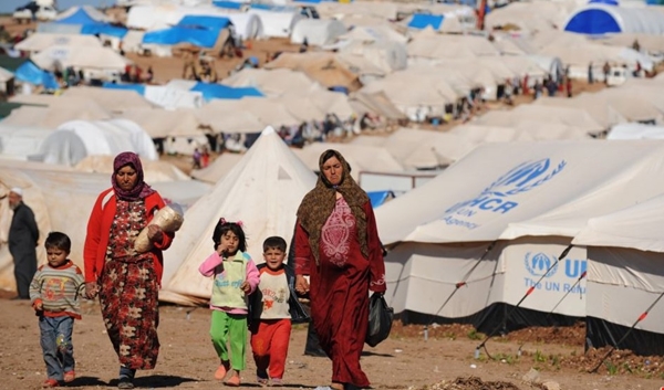 العراق يوزع قرابة 9 آلاف حصة إغاثية للنازحين السوريين في مخيمات اربيل