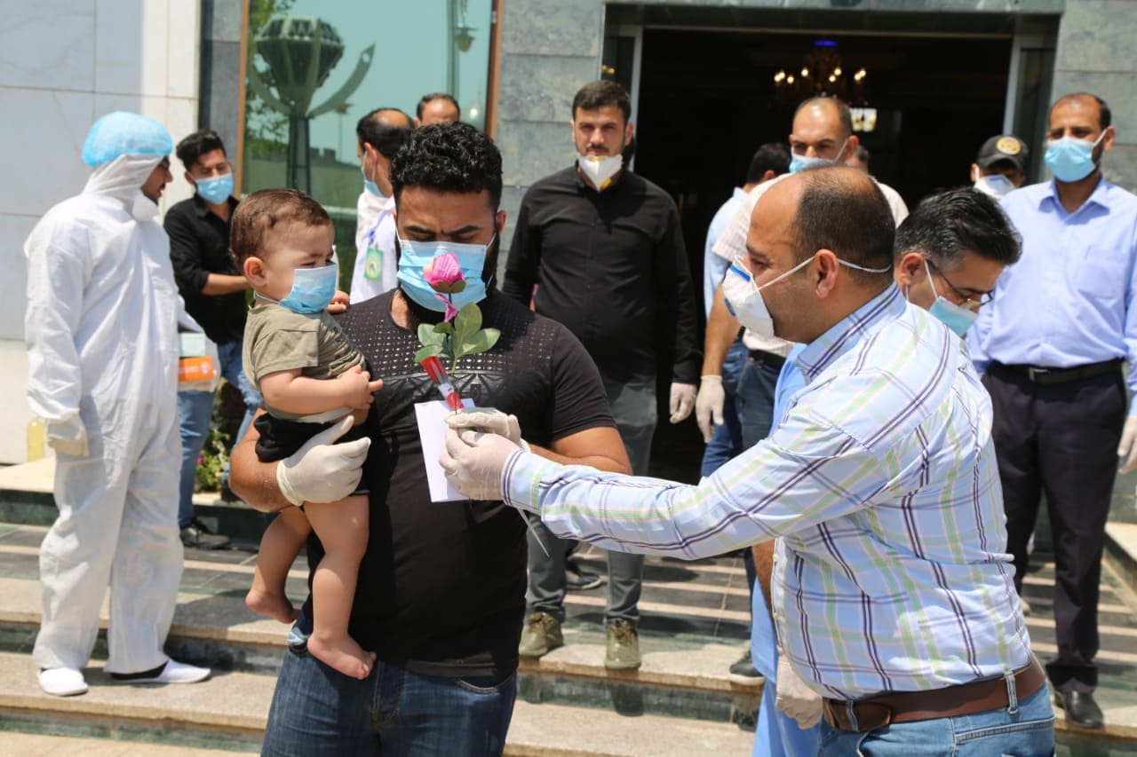 مُغادرة الوجبة السابعة من المُتلامسين مع مُصابي كُورونا من الحجر الصحي بكربلاء