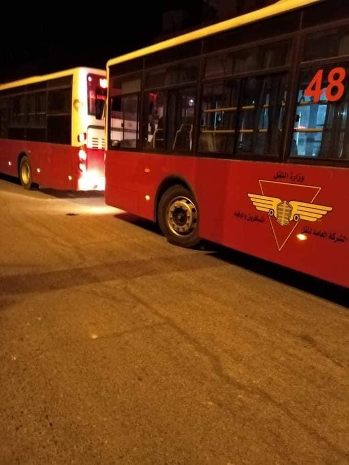 وزيـر الصناعـة والمعـادن ينقل (50) مواطنا عائدين من تركيا الى مناطق الحجر الصحي