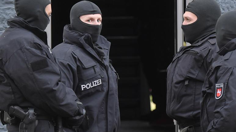 برلين تسلّم فرنسا لاجئاً عراقياً متهماً بارتكاب "جرائم حرب"