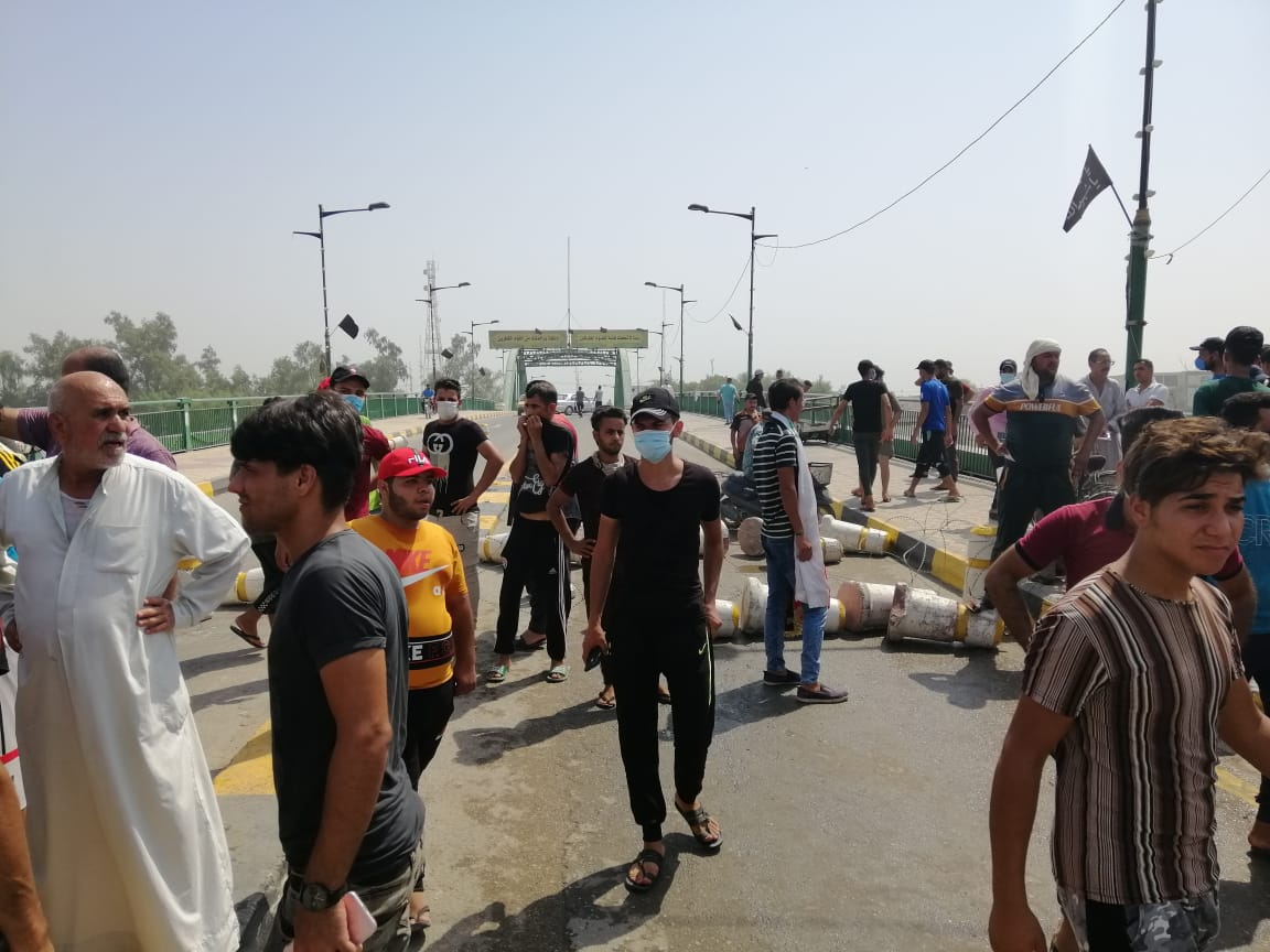 متظاهرو كربلاء يهددون بغلق المزيد من الطرق والمحطات في حال استمرار انقطاع الكهرباء