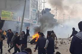 محتجون يضرمون النيران في مقار الاحزاب والمباني الحكومية بإقليم كردستان العراق