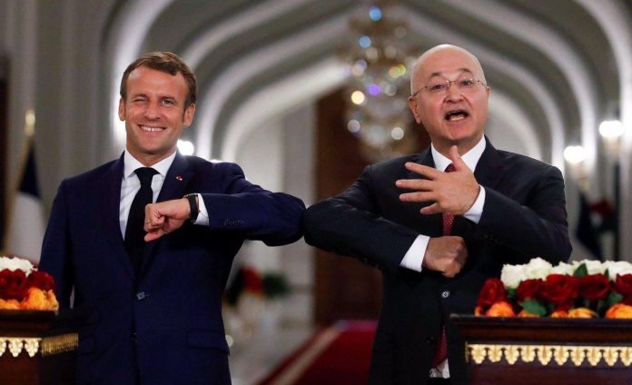 اهم ما تم طرحه في المؤتمر الصحفي بين صالح وماكرون ..وتحية  الرئيسين في زمن الكورونا