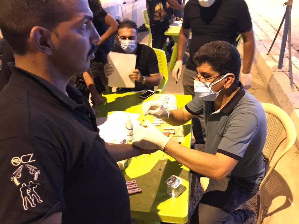 بالصور:صحة كربلاء تقوم بإجراء فحص عشوائي بين المواطنين وزائري الأربعين لبيان إصابتهم بفيروس كُورونا