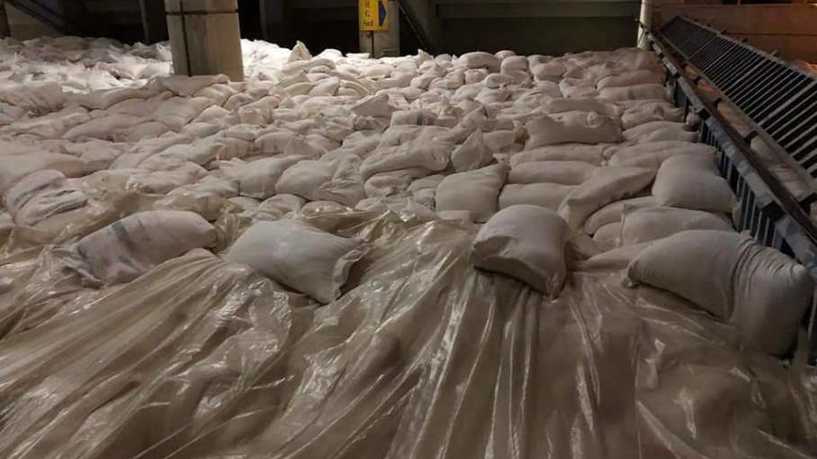 بالصور:المساعدات العراقية المرسلة إلى لبنان بعد "انفجار المرفأ" معرضة للتلف