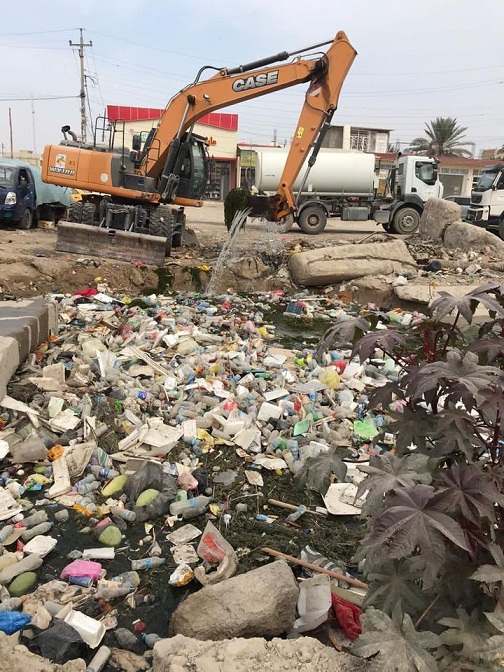 كربلاء:الموارد المائية تزيل ترسبات طينية على انهارها لتامين حصتها المائية