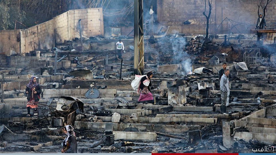 بالصور: إحراق مخيم للاجئين السوريين في لبنان "إثر مشاجرة"